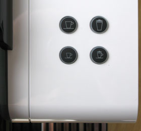ネスプレッソ ラティシマプラス F411の操作ボタン