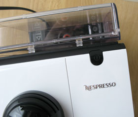 ネスプレッソ ラティシマプラス F411の電源ボタン