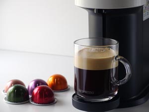 ラージサイズのカプセル式コーヒーメーカー「ヴァーチュオ」